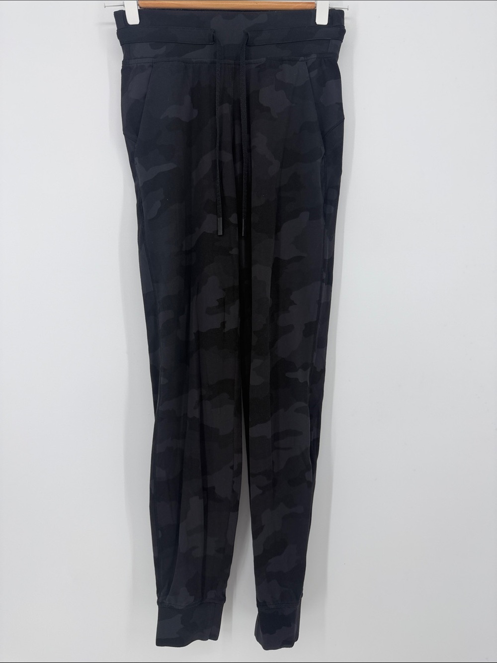 Lululemon Size 2 Black Camo Align Jogger Pants - Athletic Drawstring Waist